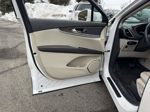 Used 2016 Lincoln MKX Reserve w/ Climate Package image 17