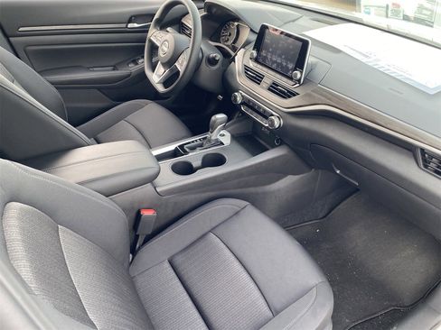 New 2025 Nissan Altima 2.5 SV image 13