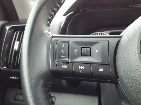 Used 2025 Nissan Pathfinder SV AWD/4WD image 23