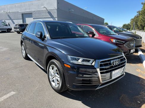 Used 2018 Audi Q5 2.0T Premium Plus w/ Premium Plus Package AWD/4WD image 2