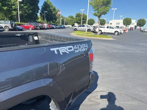 Used 2020 Toyota Tacoma TRD Sport w/ Technology Package AWD/4WD image 14