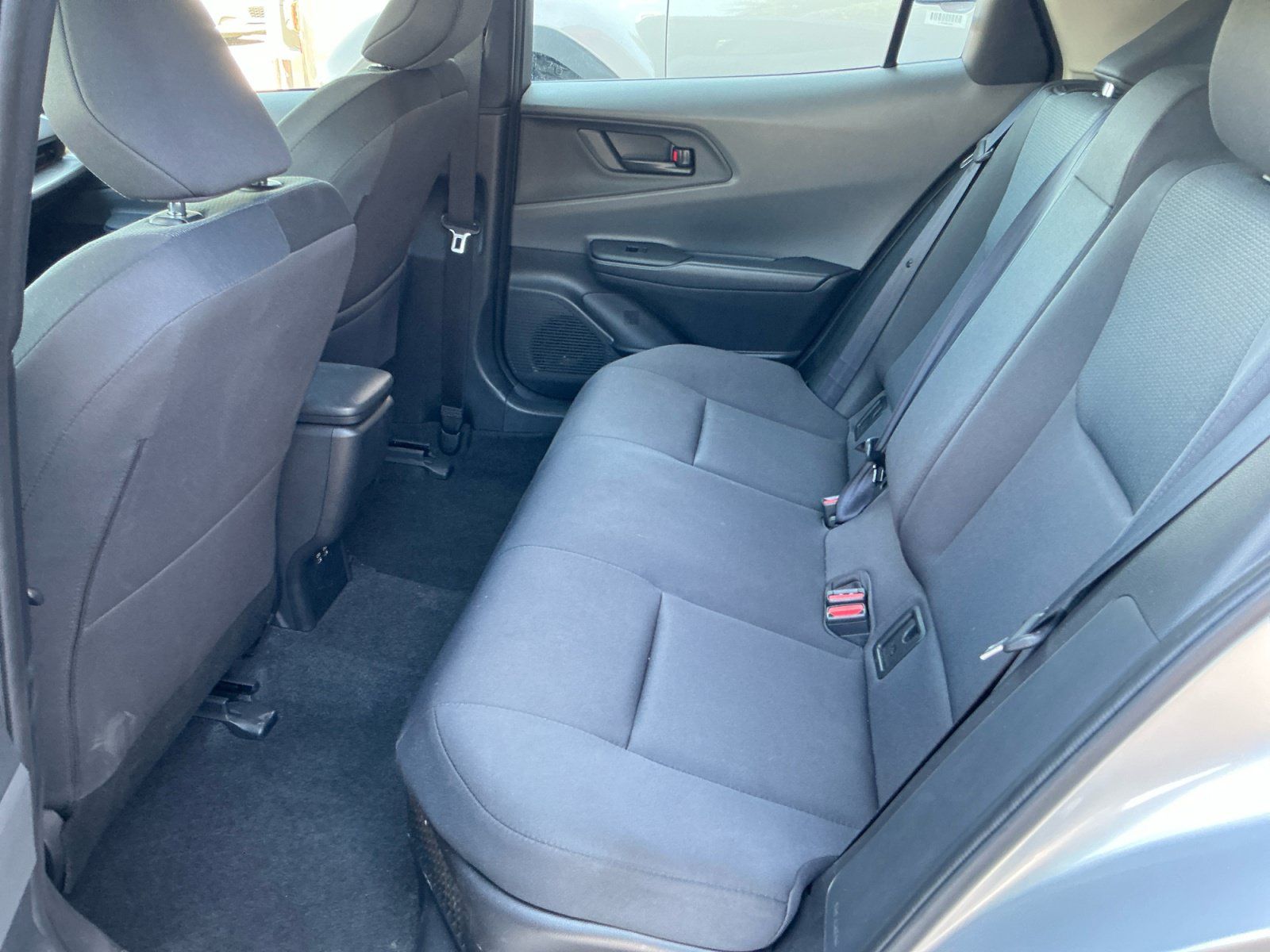 Certified 2025 Toyota Prius LE FWD image 17