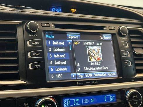 Used 2016 Toyota Highlander Plus FWD image 19