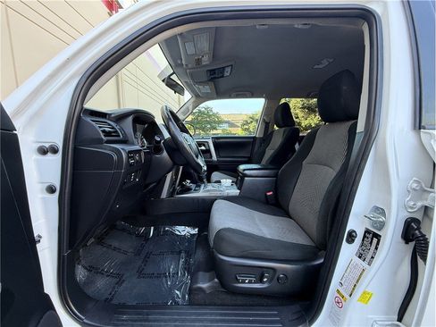 Used 2014 Toyota 4Runner SR5 AWD/4WD image 10