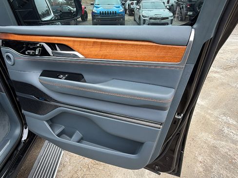 Certified 2022 Jeep Grand Wagoneer Series II image 19