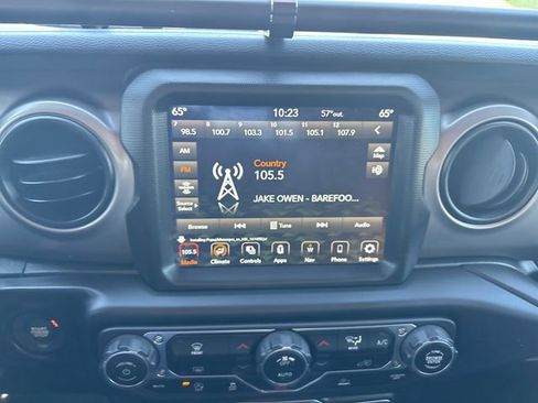 Used 2021 Jeep Gladiator Sport AWD/4WD image 19