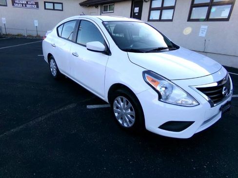 Used 2019 Nissan Versa SV image 2