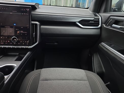 Used 2025 GMC Acadia Elevation image 34