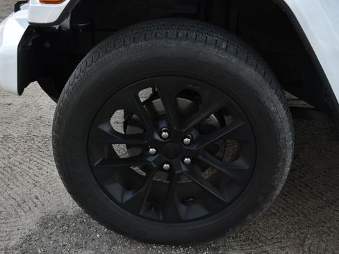 Used 2023 Jeep Gladiator Overland image 10