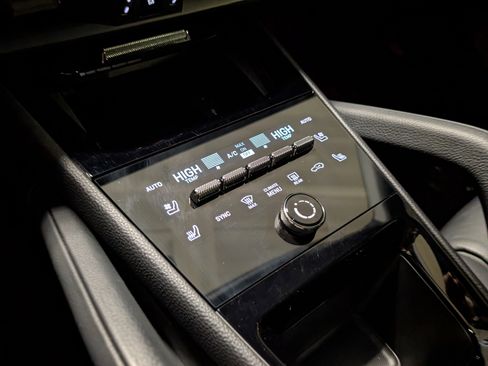 Certified 2024 Porsche Cayenne Coupe image 38