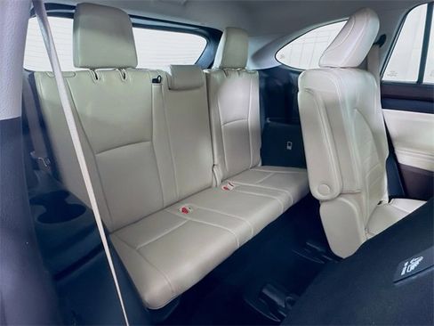 Used 2022 Toyota Highlander XLE image 9