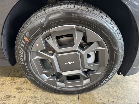 New 2026 Kia Carnival EX FWD image 4