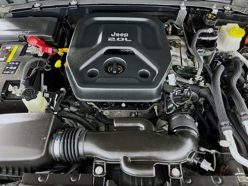 Used 2021 Jeep Wrangler Unlimited Sahara w/ Dual Top Group AWD/4WD image 41