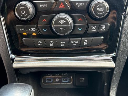 Used 2020 Jeep Grand Cherokee Altitude AWD/4WD image 31