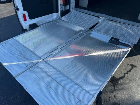 Used 2018 Ford Transit 250 130 Low Roof image 2