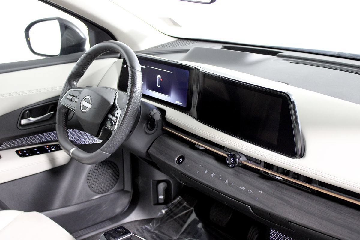 Used 2024 Nissan Ariya FWD image 9