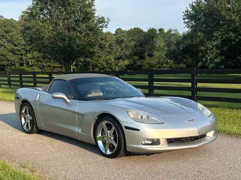 Used 2006 Chevrolet Corvette Coupe w/ Preferred Equipment Group RWD image 5