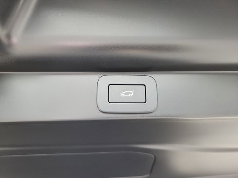 Used 2025 Land Rover Range Rover SE image 14