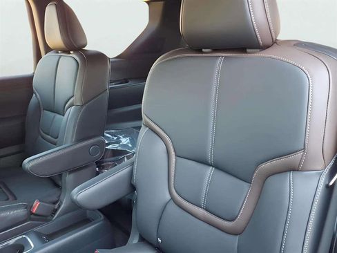 New 2026 Nissan Armada SL w/ Captain's Chari Seat Package image 17