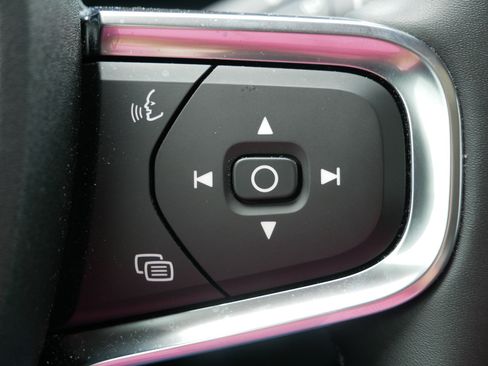 Used 2023 Volvo XC40 B5 Plus w/ Climate Package AWD/4WD image 28