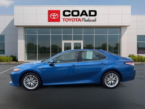 Used 2020 Toyota Camry XLE FWD image 2
