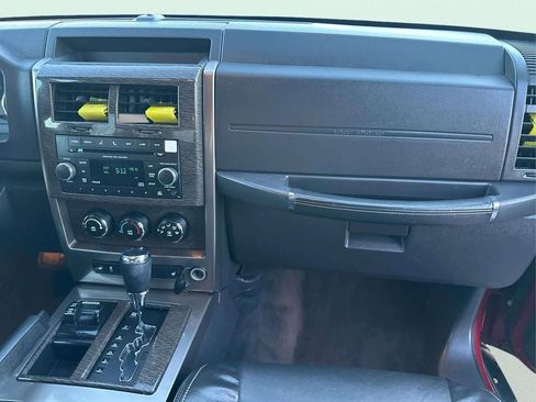 Used 2012 Jeep Liberty Limited image 6