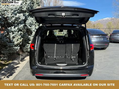 Used 2025 Chrysler Pacifica Limited image 34