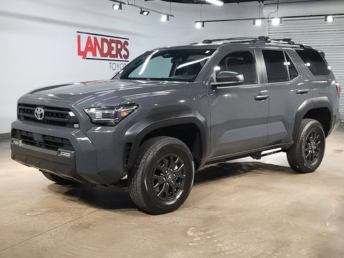 Used 2025 Toyota 4Runner SR5 AWD/4WD image 3