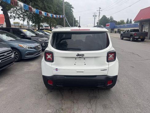 Used 2019 Jeep Renegade Latitude FWD image 5