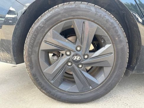 Used 2021 Hyundai Elantra SEL w/ Convenience Package FWD image 9