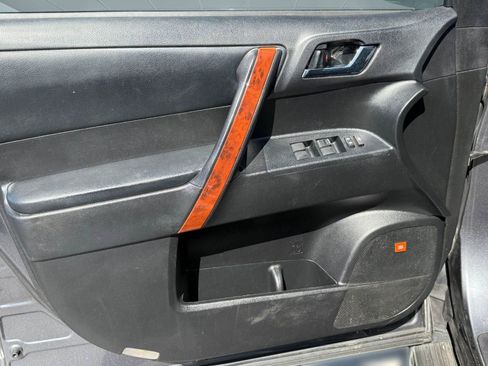 Used 2013 Toyota Highlander Limited image 20