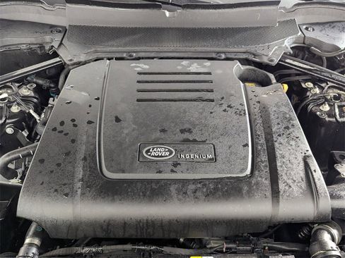 Used 2025 Land Rover Discovery S image 10