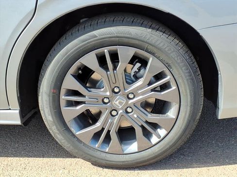 New 2026 Honda Odyssey Touring image 8