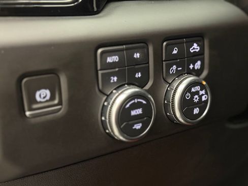 Used 2024 GMC Sierra 1500 AT4 w/ Technology Package AWD/4WD image 15
