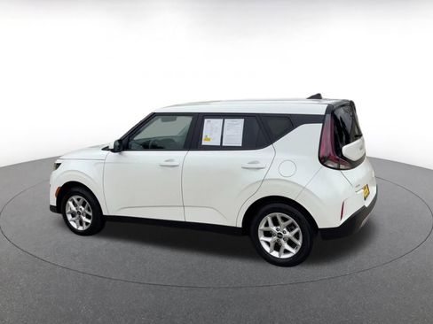 Used 2025 Kia Soul LX w/ LX Technology Package image 10