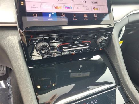 New 2025 Jeep Grand Cherokee Limited image 25