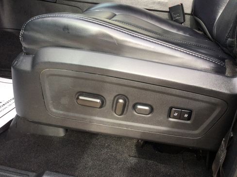 Used 2017 Lincoln Navigator Select image 11