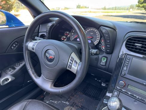 Used 2011 Chevrolet Corvette Convertible w/ Preferred Equipment Group RWD image 17