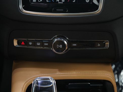 Used 2024 Volvo XC90 B6 Ultimate w/ Protection Package Premier AWD/4WD image 18
