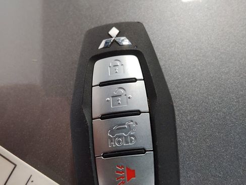 Used 2022 Mitsubishi Outlander SE image 43