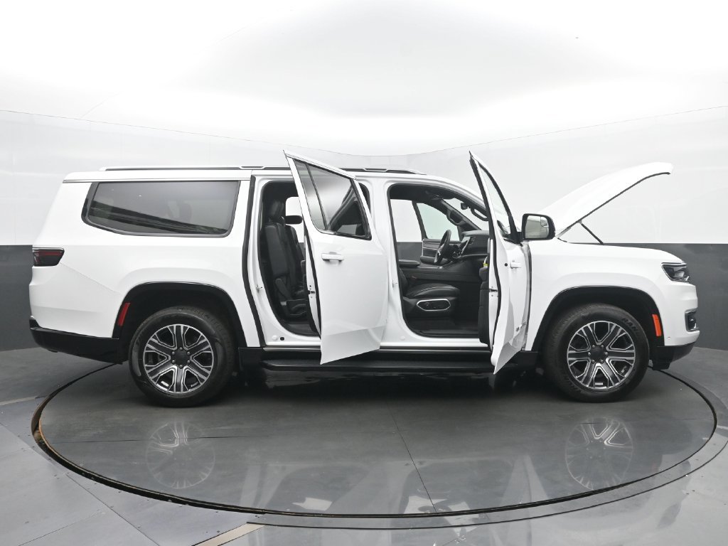 Used 2024 Jeep Wagoneer L Series II AWD/4WD image 62