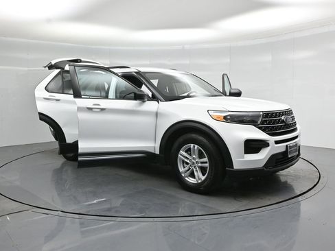 Certified 2021 Ford Explorer XLT RWD image 33