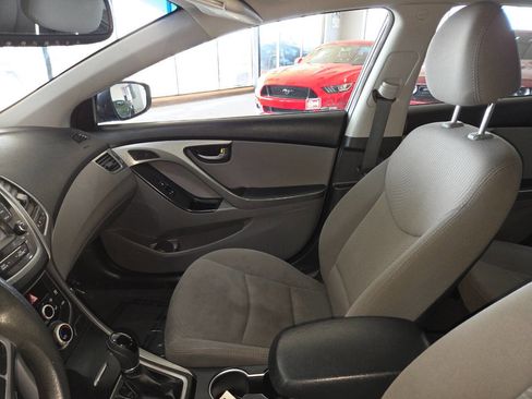 Used 2016 Hyundai Elantra SE w/ Option Group 02 FWD image 16