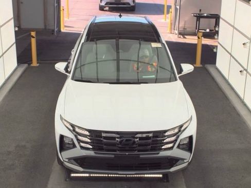 Used 2025 Hyundai Tucson Limited AWD/4WD image 2