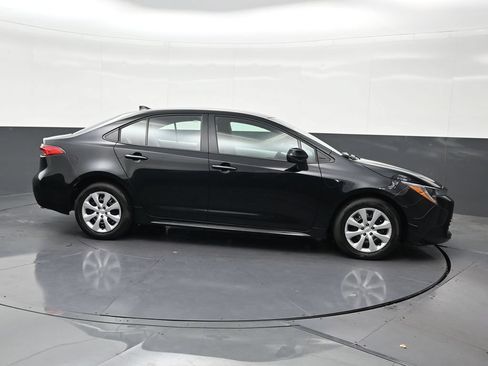Used 2025 Toyota Corolla LE w/ Convenience Package FWD image 7