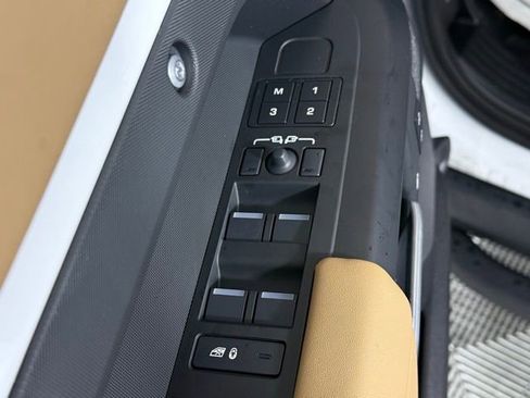 New 2026 Land Rover Defender 130 X-Dynamic SE image 29