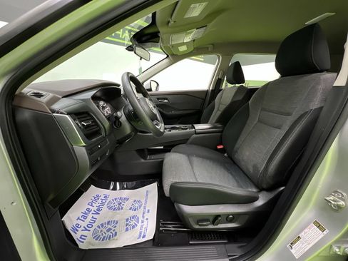 Used 2023 Nissan Rogue SV AWD/4WD image 16