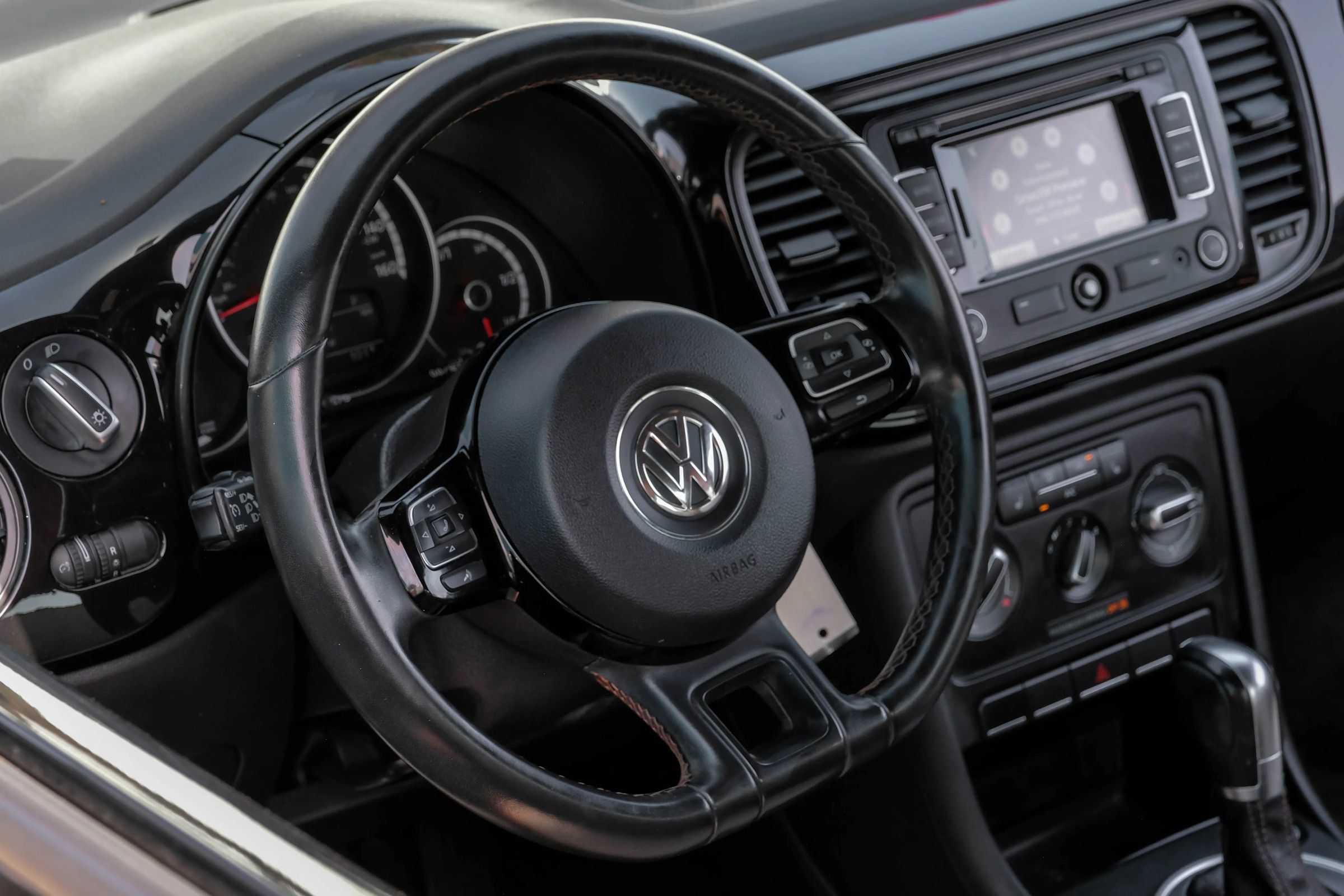 Used 2015 Volkswagen Beetle 1.8T Classic FWD image 17
