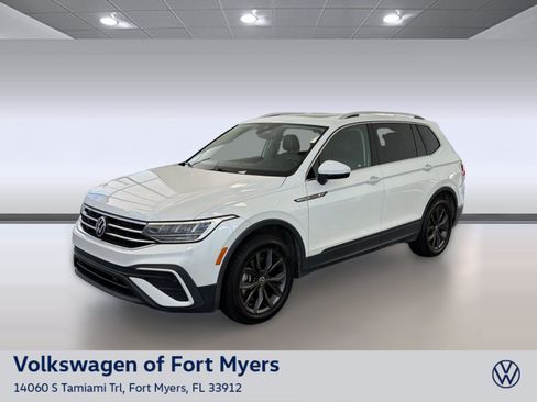 Certified 2023 Volkswagen Tiguan SE w/ Panoramic Sunroof Package FWD image 1