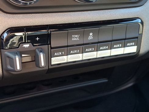 Used 2024 RAM 2500 Tradesman w/ Chrome Appearance Group image 16